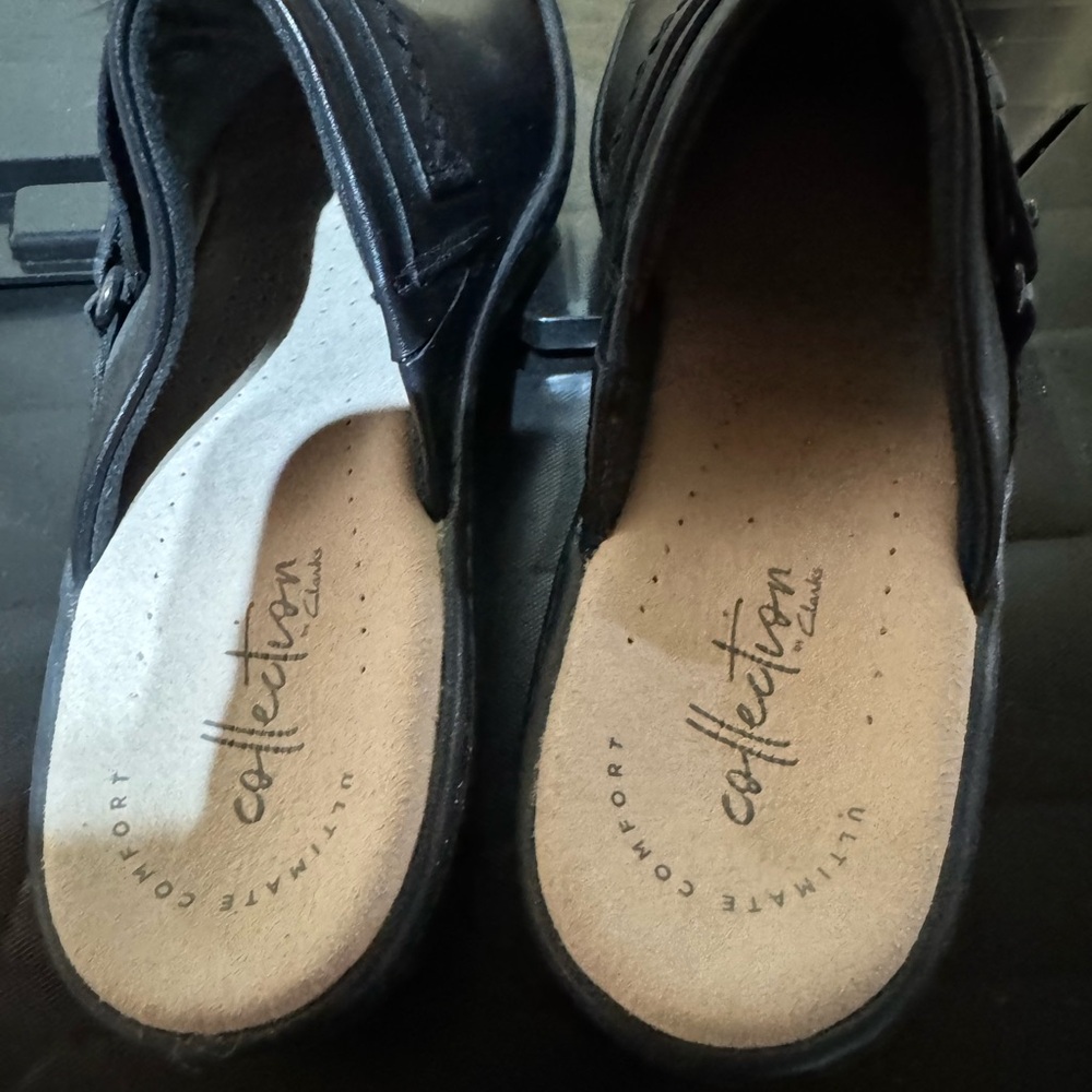 Clarks Slip On - Picture 3 of 4